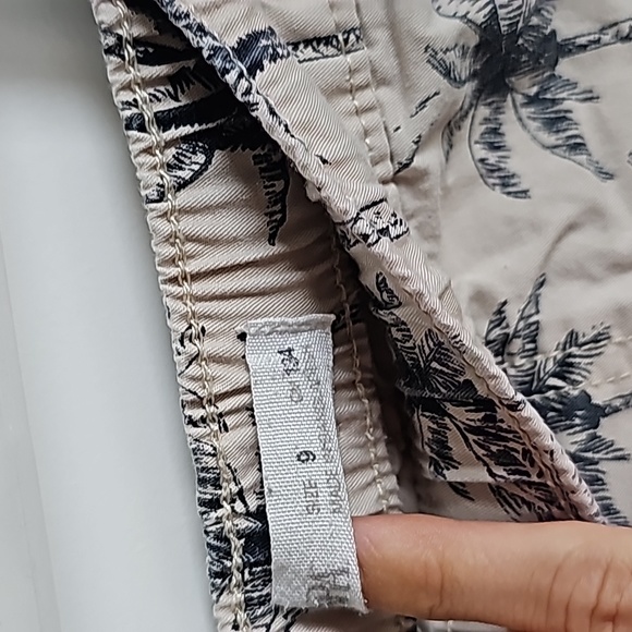 Zara Kids Palm Tree Khaki Shorts in Kids Size 9 EUC - Picture 5 of 5